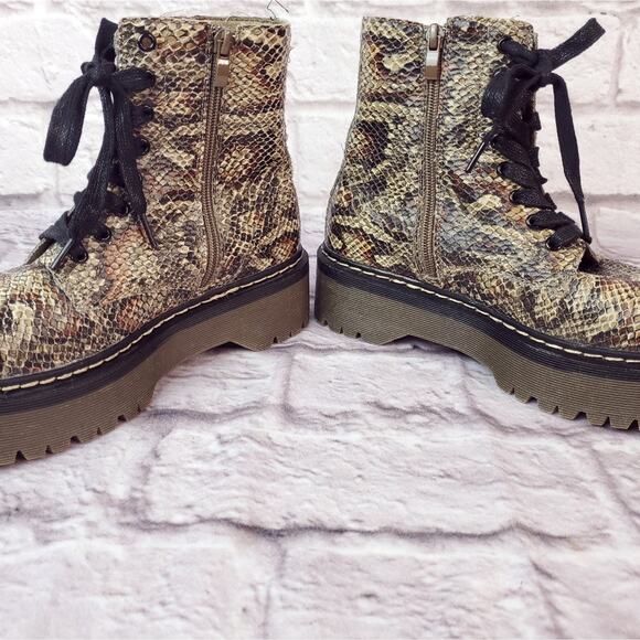 Call it spring women's size 7.5 vegan combat lace up boots snake print - Picture 10 of 13